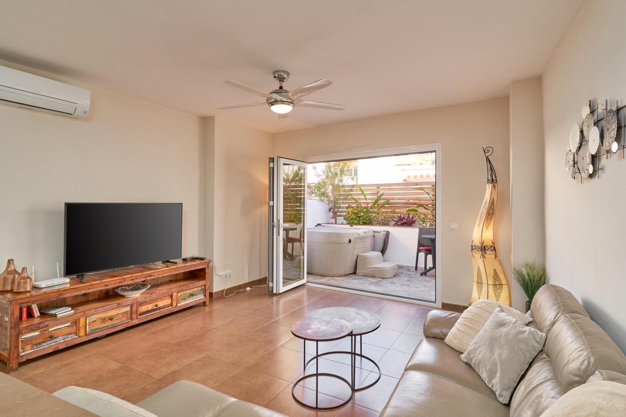 Luxury 1St Floor Apartment In نيرخا المظهر الخارجي الصورة