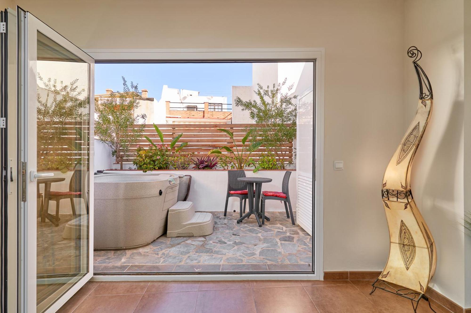 Luxury 1St Floor Apartment In نيرخا المظهر الخارجي الصورة